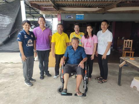 การมอบรถวิลแชร์ให้กับผู้พิการ