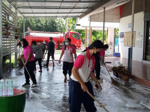 ทำความสะอาดสถานที่กักกันเพื่อป้องกันการแพร่ระบาดโรคโควิด 19