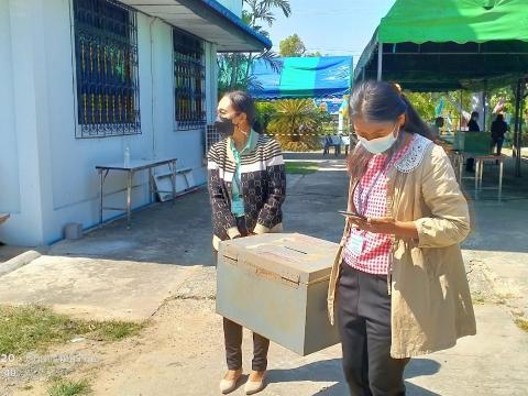 การส่งมอบอุปกรณ์การเลือกตั้ง