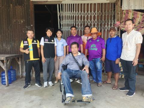 การมอบรถวีลแชร์และไม้เท้าขาว