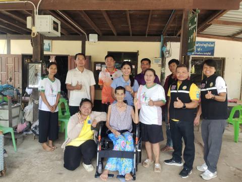 การมอบรถวีลแชร์และไม้เท้าขาว