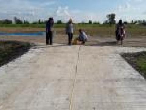 โครงการก่อสร้างถนนคอนกรีตเสริมเหล็กหมู่ที่ 4 สายหน้าโรงเรียน - ถ