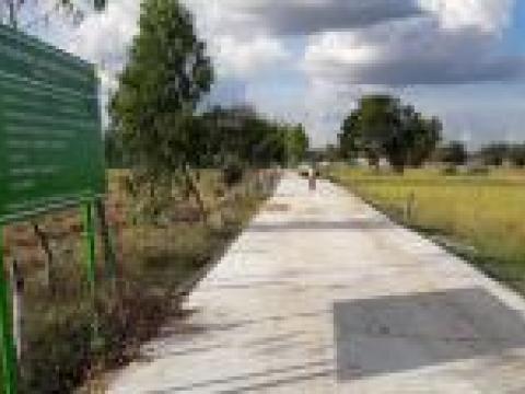 โครงการก่อสร้างถนนคอนกรีตเสริมเหล็กหมู่ที่ 4 สายหน้าโรงเรียน - ถ