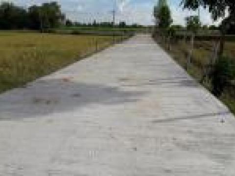 โครงการก่อสร้างถนนคอนกรีตเสริมเหล็กหมู่ที่ 4 สายหน้าโรงเรียน - ถ