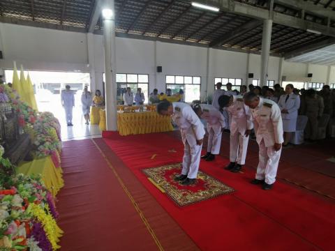 การจัดพิธีส่งมอบพระบรมฉายาลักษณ์พระบาทสมเด็จพระเจ้าอยู่หัว และสม