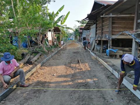ก่อสร้างถนนคสล หมู่ที่ 5 สายบ้านนางอัม - บ้านนายเหือน
