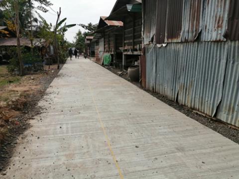 ก่อสร้างถนนคสล หมู่ที่ 5 สายบ้านนางอัม - บ้านนายเหือน