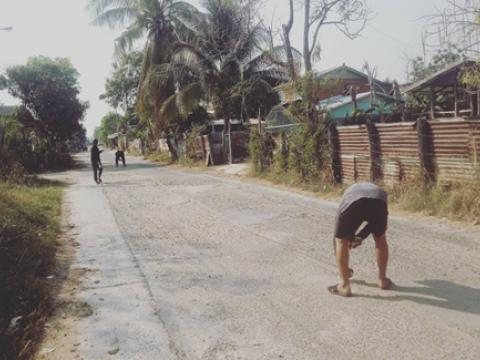 ถนนคอนกรีตโดยลงผิวAsphaltic Concreteหมู่1บ้านตะโก สายบ้าน/บ้านโส