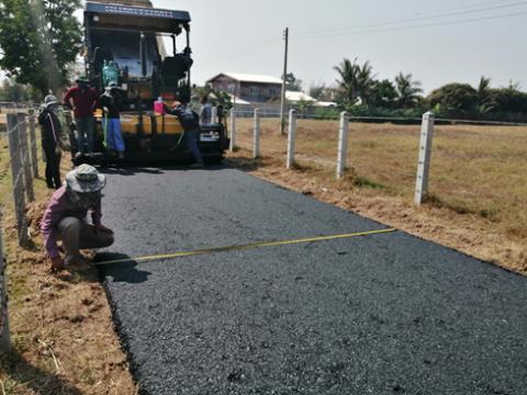 ถนนคอนกรีตโดยลงผิวAsphaltic Concreteหมู่8บ้านเกตุใต้ สายถนนลาดยา